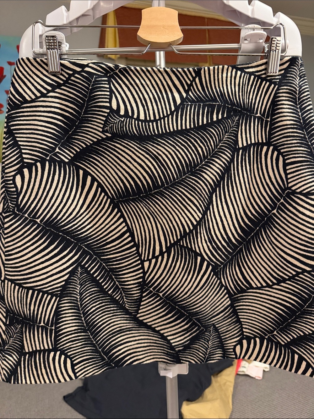 Ann Taylor Black and Cream Swirl-Stripe Mini Skirt